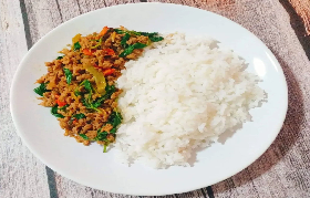 กระเพราไก่บด (ราดข้าว)